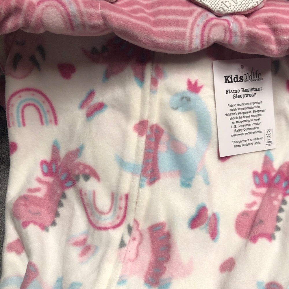 Pink 2 pack sleepers and Minnie Mouse Blanket bundle. NWT - Picture 5 of 5